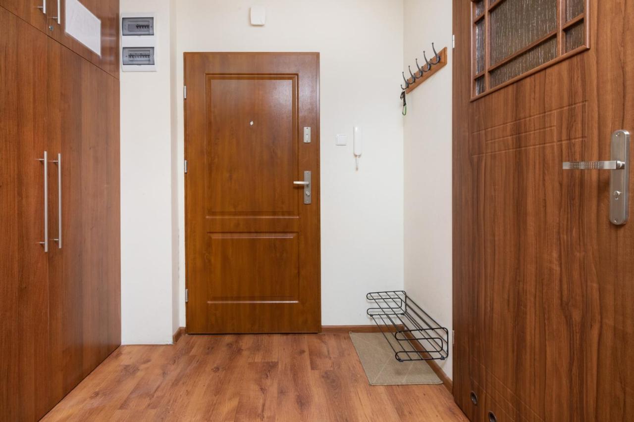 44 Apartment Puck