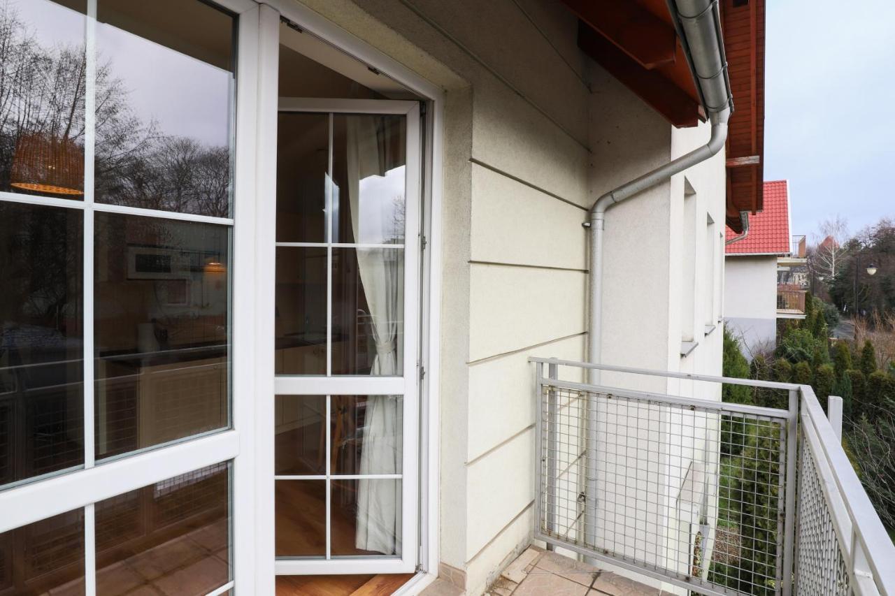 Apartament 44 *